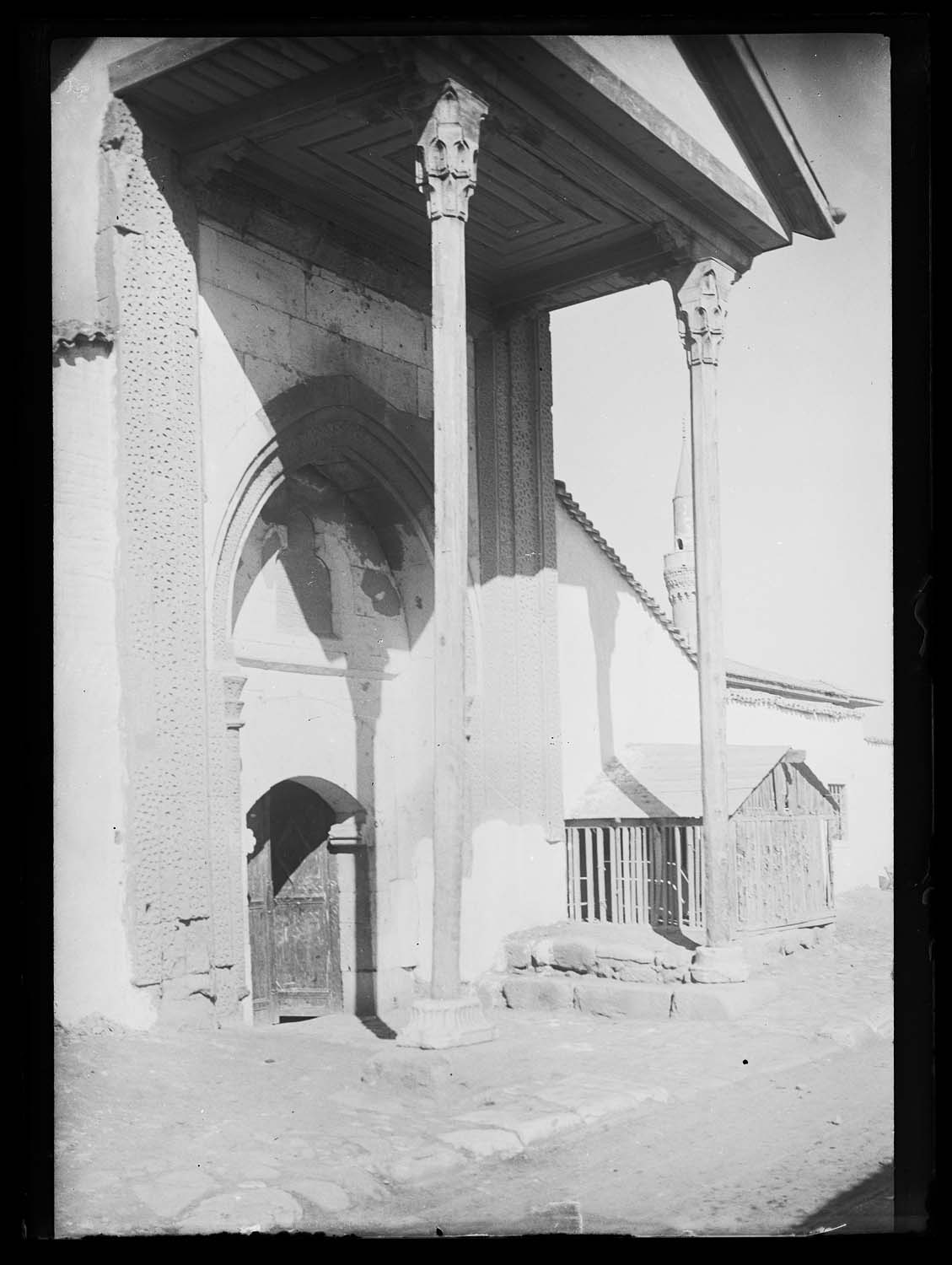 Portique à colonnes de bois